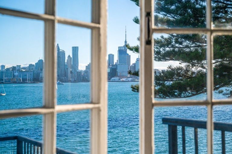 Photo of property in 5 Stanley Point Road, Stanley Point, Auckland, 0624