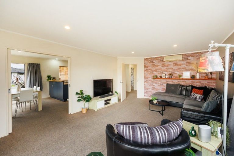 Photo of property in 19 Rothesay Place, Highbury, Palmerston North, 4412