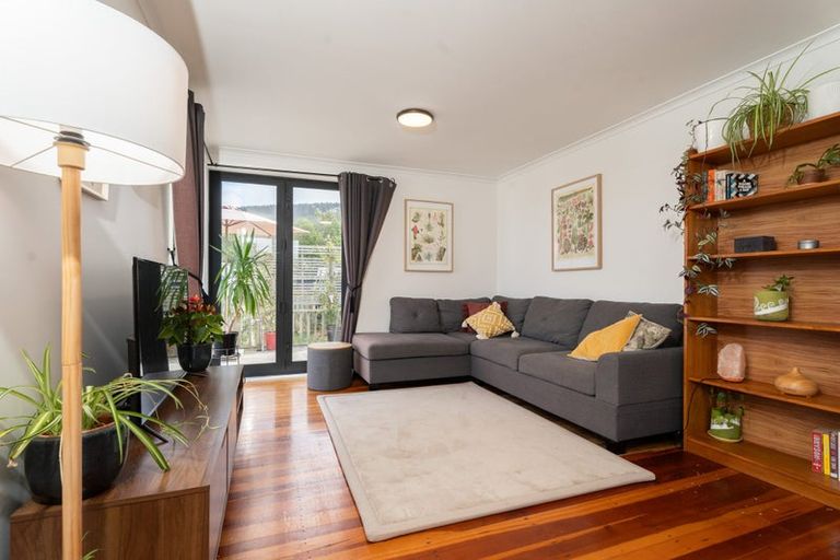 Photo of property in 32 Davidson Crescent, Tawa, Wellington, 5028