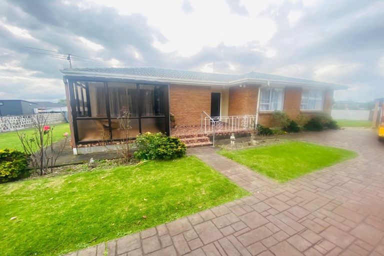 Photo of property in 8 Warden Place, Mangere Bridge, Auckland, 2022