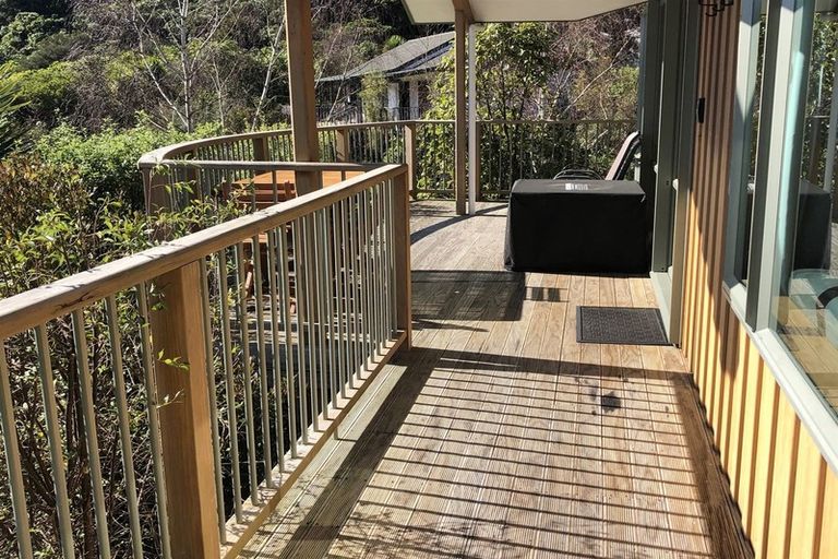 Photo of property in 21 Amelia Crescent, Waikawa, Picton, 7220