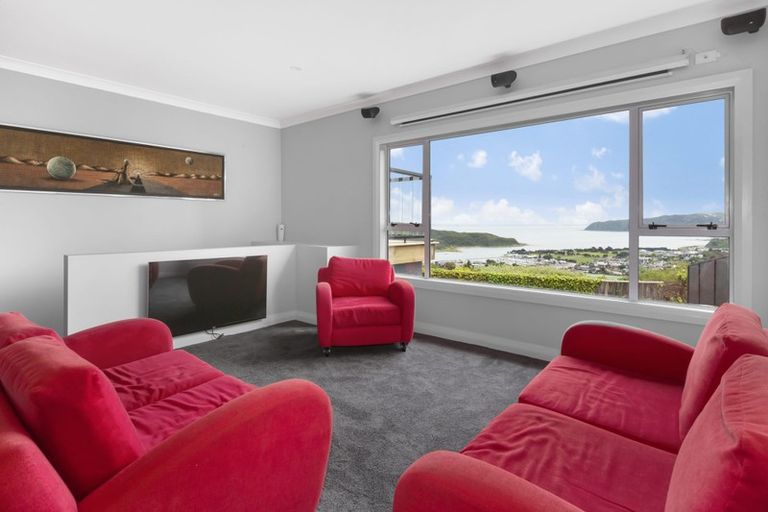 Photo of property in 70 Kahu Road, Paremata, Porirua, 5024