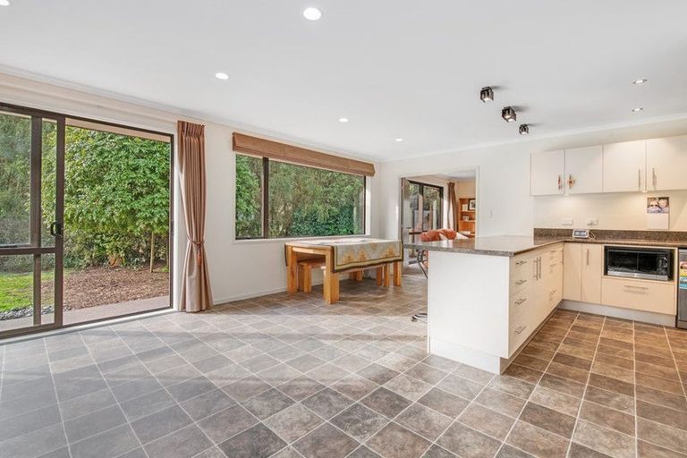 Photo of property in 42 Manuka Grove, Helensville, 0875