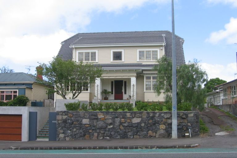Photo of property in 143 Great South Road, Greenlane, Auckland, 1051