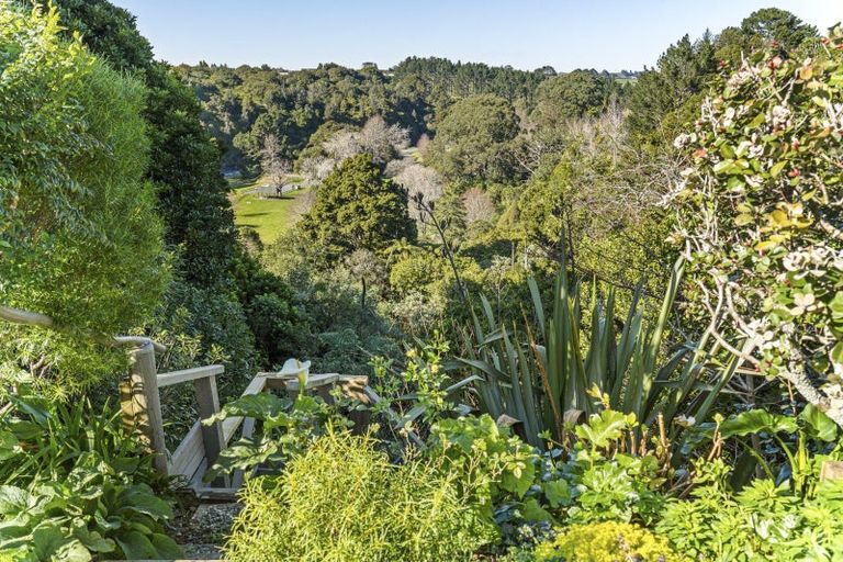 Photo of property in 3 Waiwera Place, Merrilands, New Plymouth, 4312