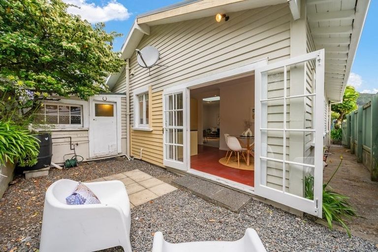 Photo of property in 28 Miro Street, Eastbourne, Lower Hutt, 5013