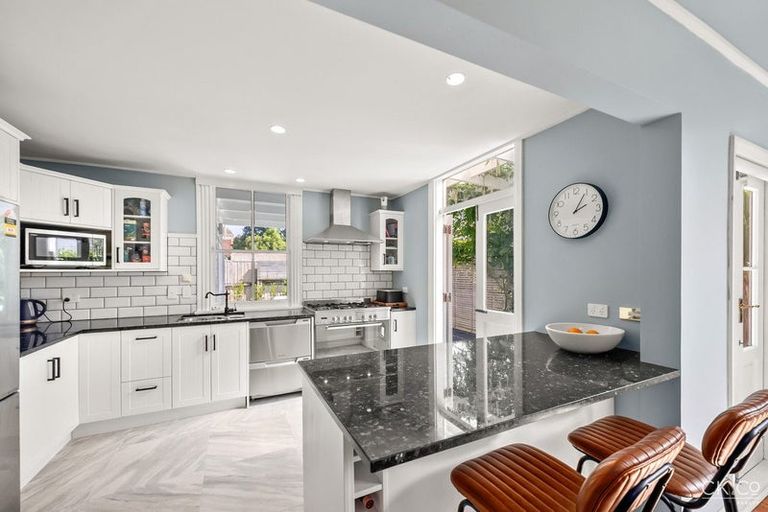 Photo of property in 2 Barton Road, Heretaunga, Upper Hutt, 5018