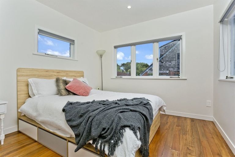 Photo of property in 1/58 Hillcrest Avenue, Hillcrest, Auckland, 0627