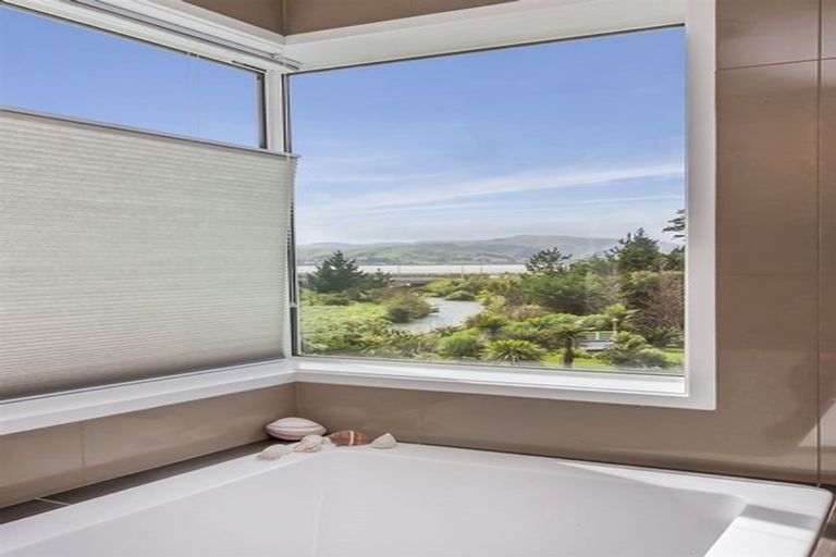 Photo of property in 4 Shoal Place, Whitby, Porirua, 5024