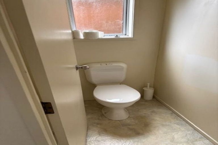 Photo of property in 28 Hiwihau Place, Glenfield, Auckland, 0629