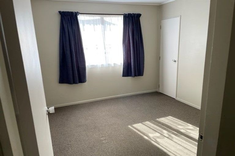 Photo of property in 15 Fiona Grove, Karori, Wellington, 6012