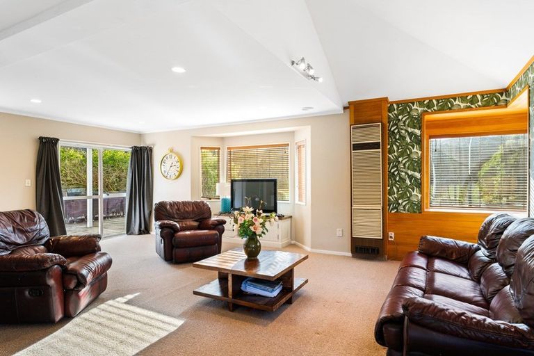 Photo of property in 16 Kingfisher Close, Brown Owl, Upper Hutt, 5018