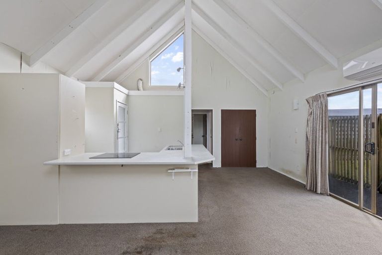 Photo of property in 9a Brierley Place, Marfell, New Plymouth, 4310