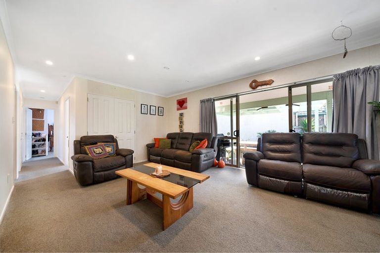 Photo of property in 4 Glenarden Way, Ranui, Auckland, 0612