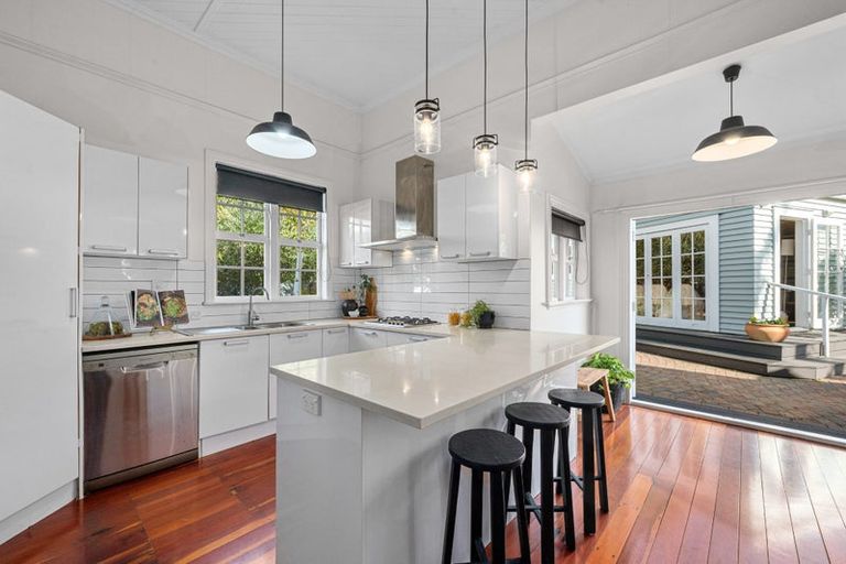 Photo of property in 58 Hinemoa Street, Birkenhead, Auckland, 0626