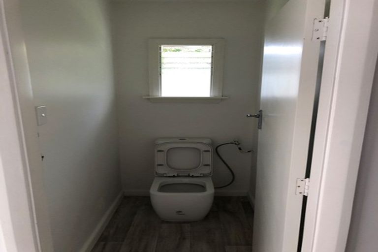 Photo of property in 27 Middlepark Road, Sockburn, Christchurch, 8042