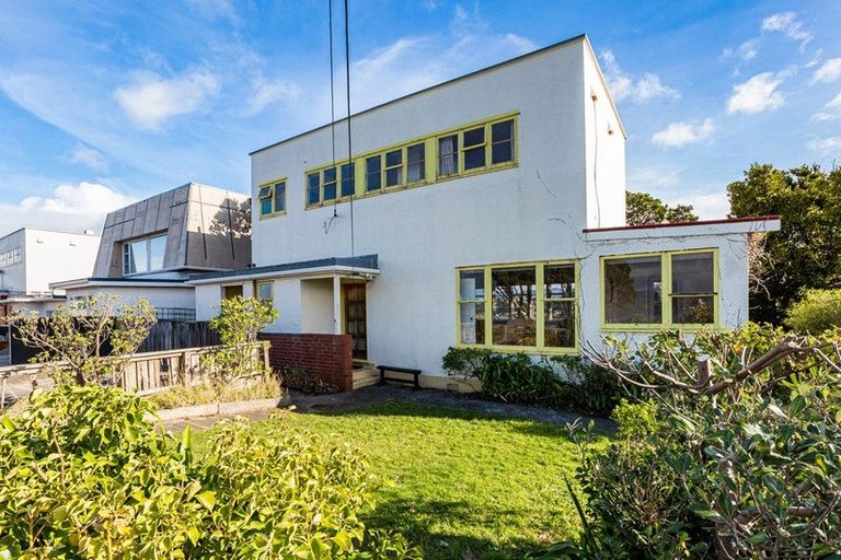 Photo of property in 131 Nevay Road, Miramar, Wellington, 6022