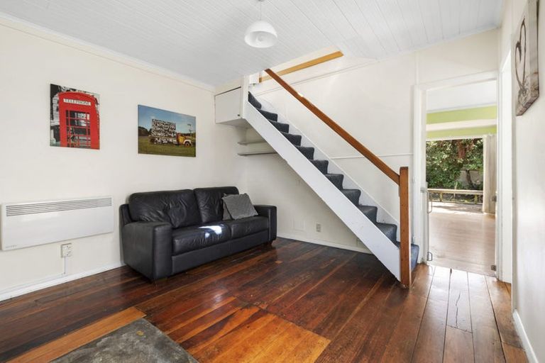 Photo of property in 23 Moir Street, Mount Victoria, Wellington, 6011