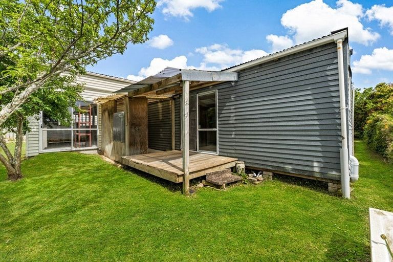 Photo of property in 30 Ozich Avenue, Te Atatu South, Auckland, 0610