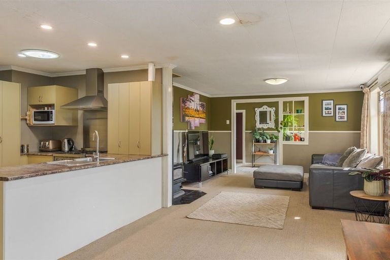 Photo of property in 32 Brougham Street, Westport, 7825