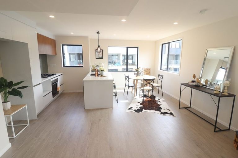 Photo of property in 16/5 Perekia Street, Albany, Auckland, 0632