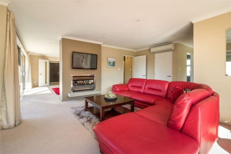 Photo of property in 2 Bernice Crescent, Yaldhurst, Christchurch, 8042