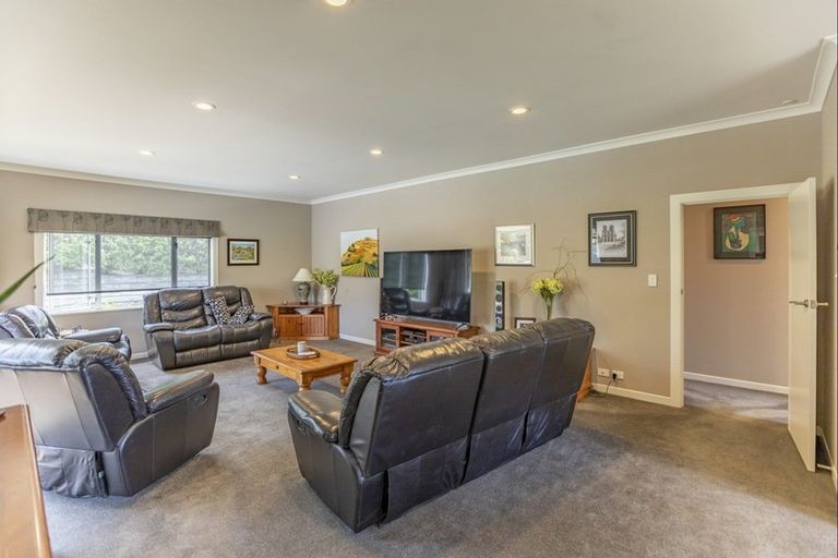 Photo of property in 16 Abbotsford Road, Waipawa, 4210