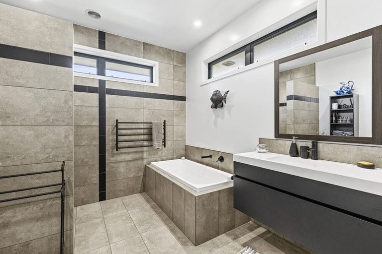 Photo of property in 10 Hanalin Drive, Marton, 4710