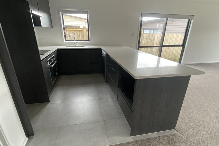 Photo of property in 7 Poutawa Lane, Clarks Beach, 2122