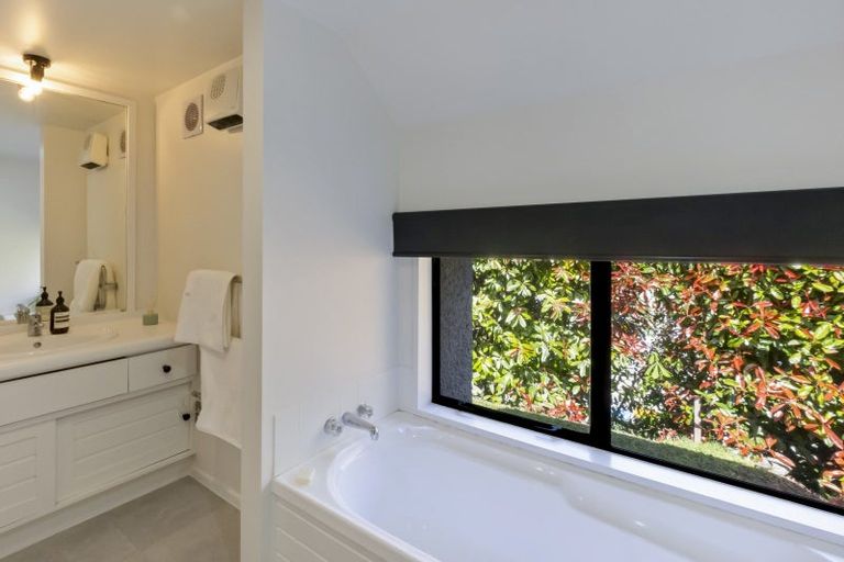 Photo of property in 24 Williams Street, Sunshine Bay, Queenstown, 9300