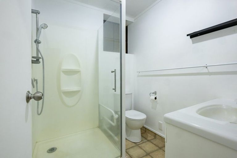 Photo of property in 24 Seaview Road, Piha, New Lynn, 0772