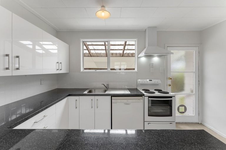 Photo of property in 30 Shanly Street, Brown Owl, Upper Hutt, 5018