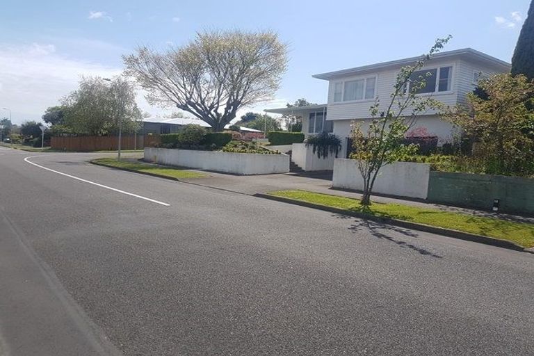 Photo of property in 2 Luton Street, Hokowhitu, Palmerston North, 4410