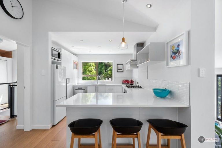 Photo of property in 6 Corrondella Grove, Belmont, Lower Hutt, 5010