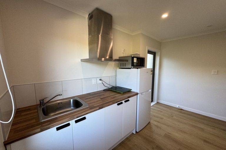 Photo of property in 12 Cromwell Point, Newlands, Wellington, 6037