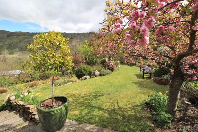 Photo of property in 2 Hazlett Street, Clyde, 9330