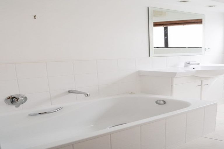 Photo of property in 251 Sunset Road, Sunnynook, Auckland, 0632