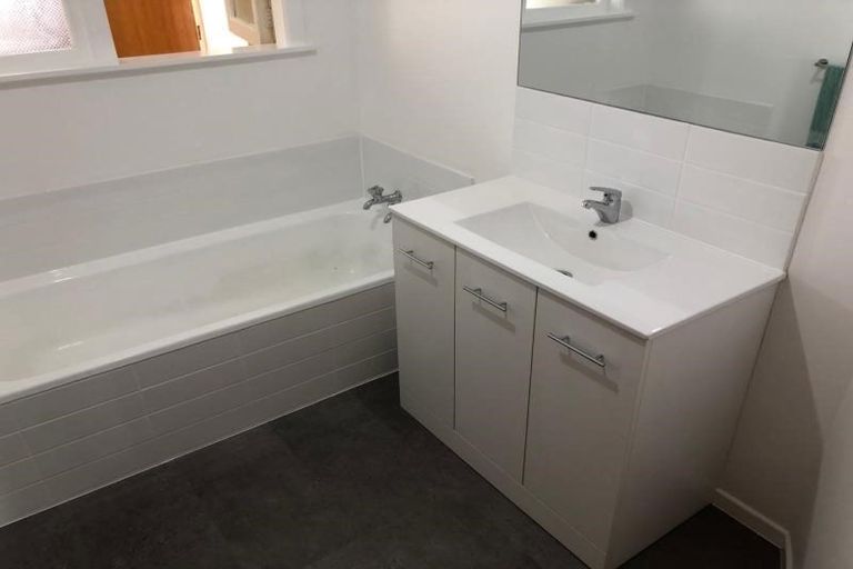 Photo of property in 102 Dowse Drive, Maungaraki, Lower Hutt, 5010