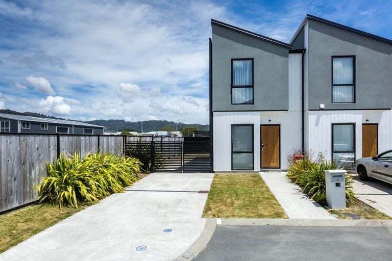Photo of property in 8 Gloaming Lane, Wallaceville, Upper Hutt, 5018