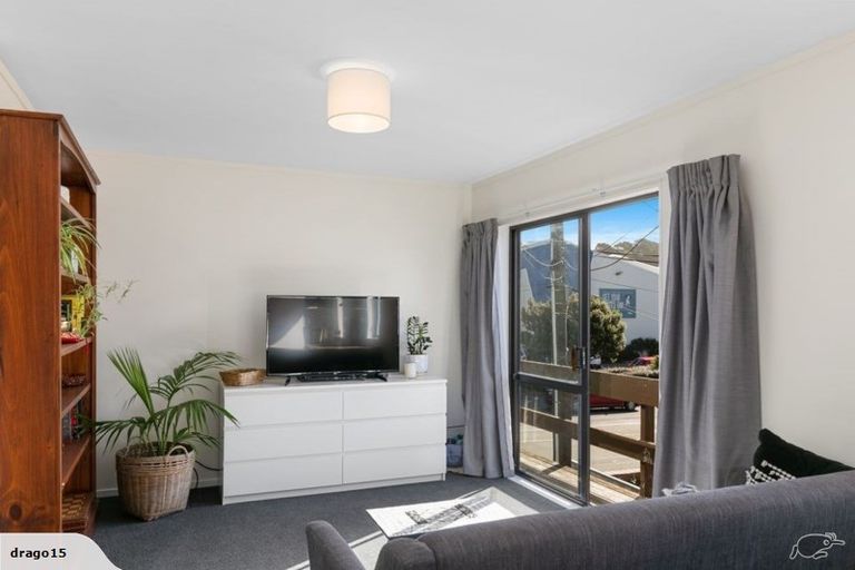 Photo of property in 2/615 Evans Bay Parade, Kilbirnie, Wellington, 6022