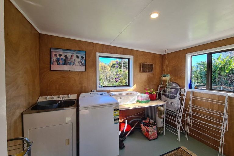 Photo of property in 15 Driving Creek Road, Coromandel, 3506