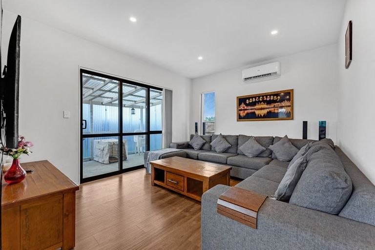 Photo of property in 35 Sapwood Crescent, Takanini, 2110