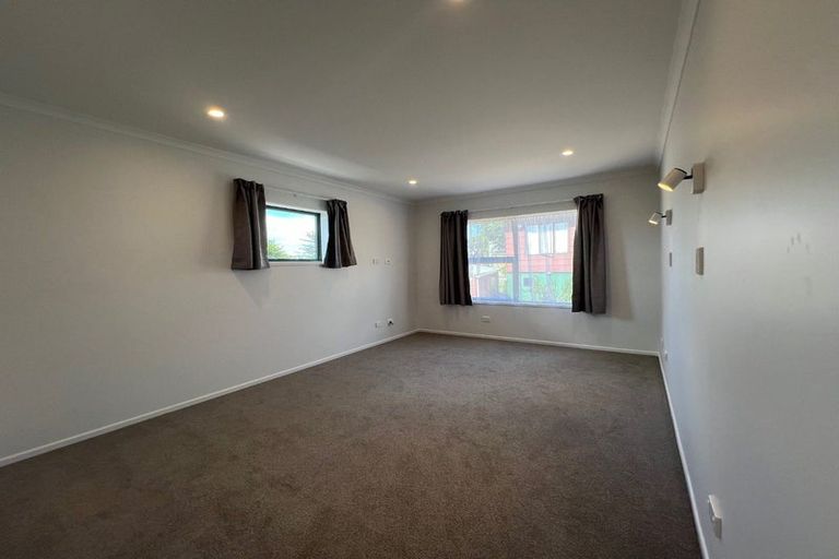 Photo of property in 51 Verran Road, Birkenhead, Auckland, 0626