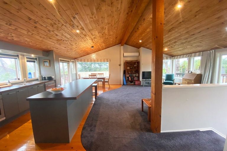 Photo of property in 137 Matipo Road, Te Atatu Peninsula, Auckland, 0610