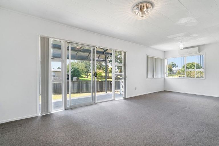 Photo of property in 58 Sharland Avenue, Manurewa, Auckland, 2102