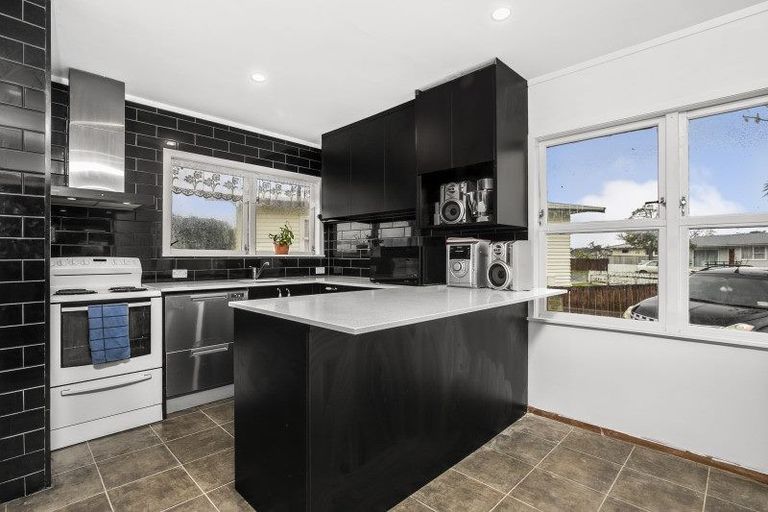 Photo of property in 101 Raglan Street, Mangere East, Auckland, 2024
