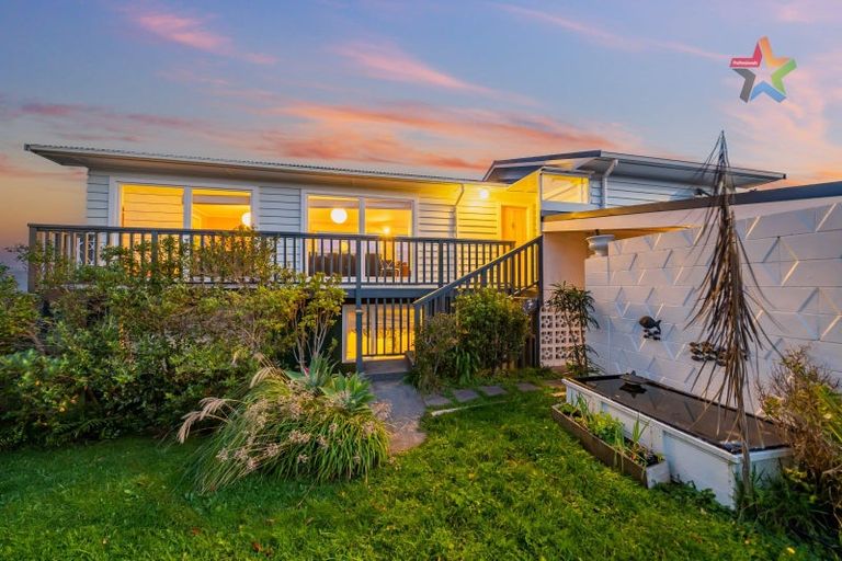 Photo of property in 10 Laurel Grove, Maungaraki, Lower Hutt, 5010