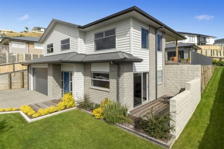 Photo of property in 111 Oteki Park Drive, Welcome Bay, Tauranga, 3112