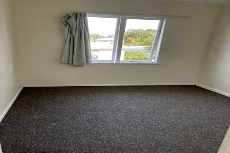 Photo of property in 9 Archbold Street, Newlands, Wellington, 6037