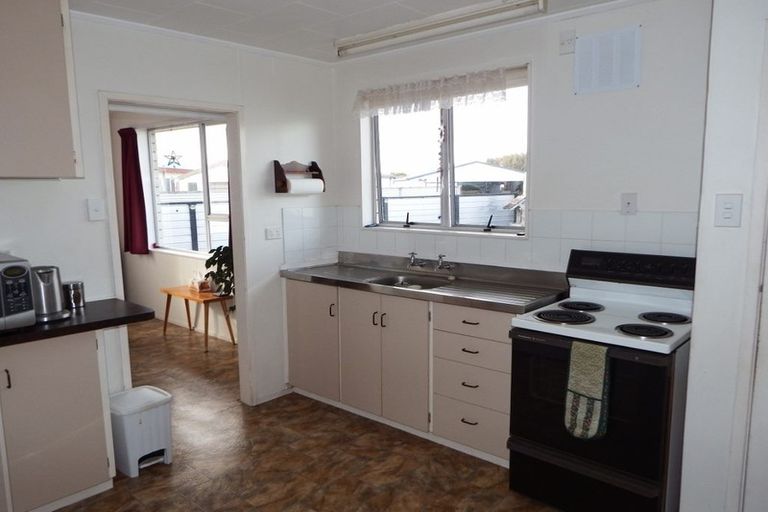 Photo of property in 25 Barton Street, Marton, 4710